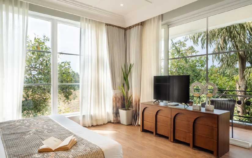 ELIVAAS Suntuarious - Luxurious 4 BHK Villa with Private Pool in Goa